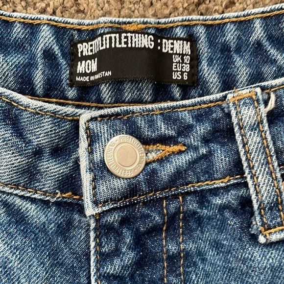 PrettyLittleThing MOM Cropped Jeans - Picture 6 of 6